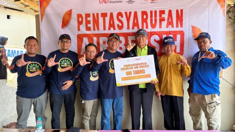 Rektor UAD, Motoran Ke Gunungkidul Berikan Bantuan Air Bersih - foto utama