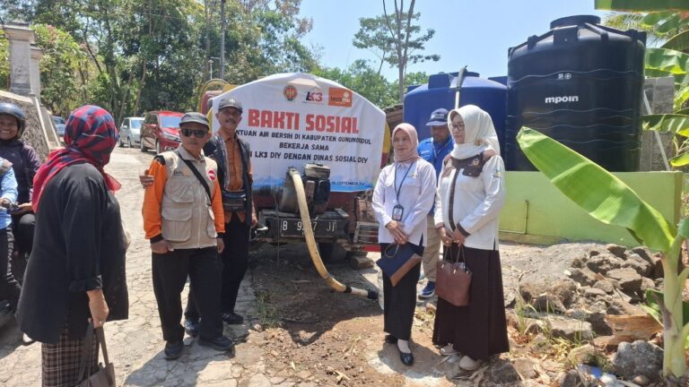 Satgas Kekeringan Terus Bergerak Salurkan Air Bersih Hingga Pelosok Gunungkidul - foto utama