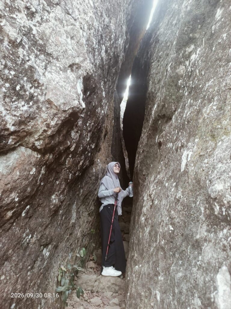 Bertemu Elang Jawa Di Jalur Gunung Api Purba - foto utama