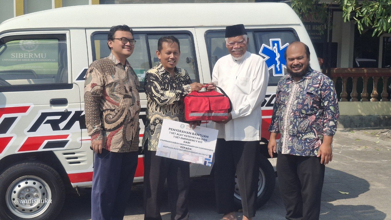 Rkjr Patuk Gunungkidul. Dukung Relawan Kecelakaan Jalan Raya, Muhammadiyah Gunungkidul Serahkan Mobil Ambulan Dan