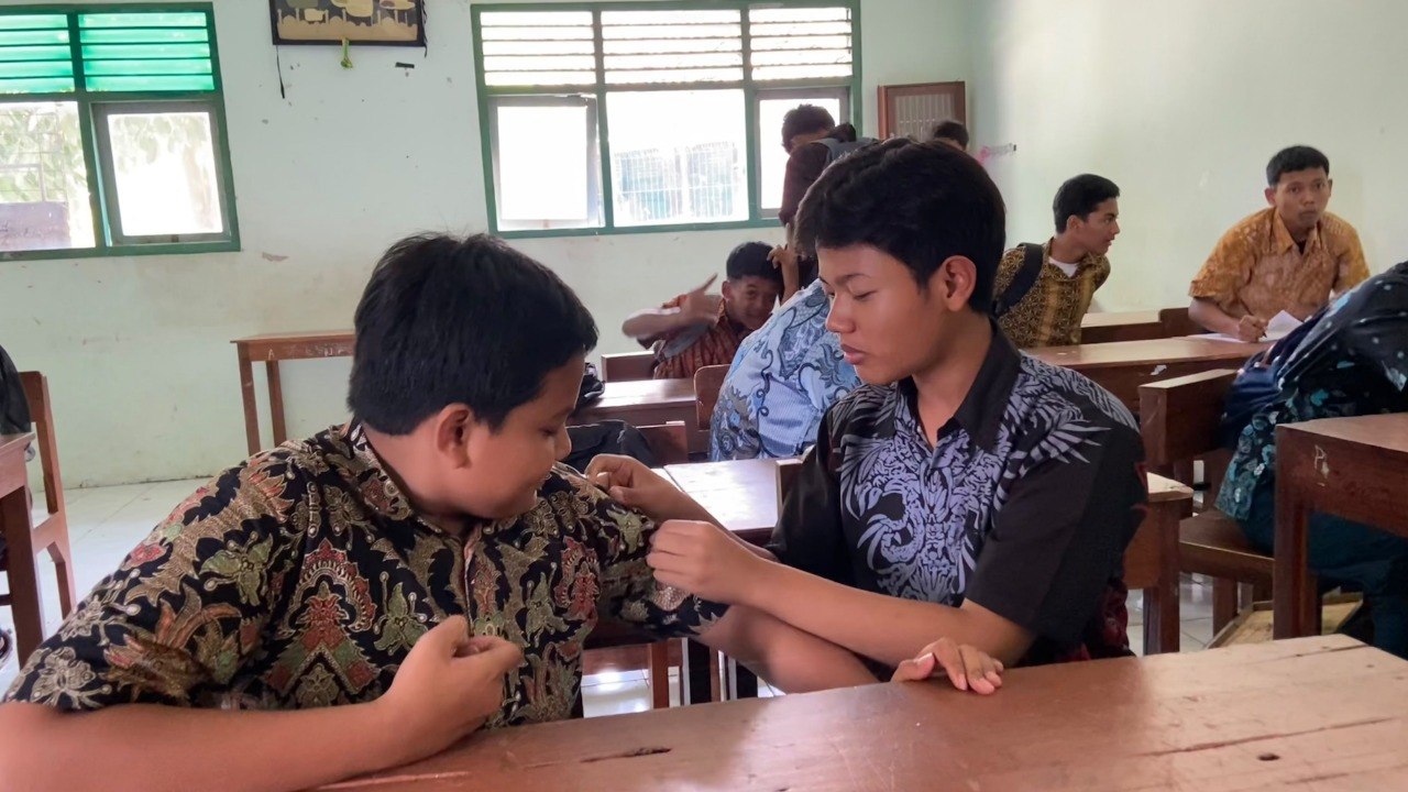 Hari Batik Nasional. Kenali Batikmu, Cintai Budayamu, Momen Hari Batik Bersama Siswa MTS Muhammadiyah Wonosari - foto