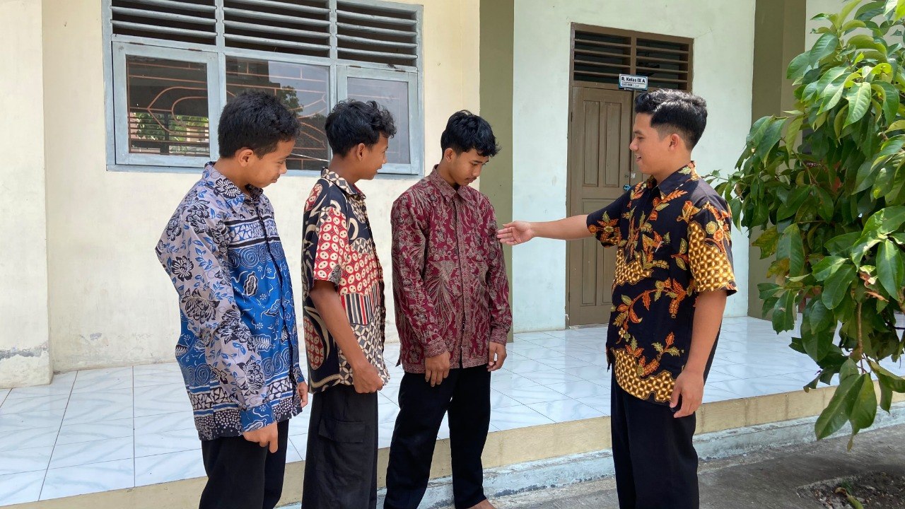 Hari Batik Nasional. Kenali Batikmu, Cintai Budayamu, Momen Hari Batik Bersama Siswa MTS Muhammadiyah Wonosari - foto