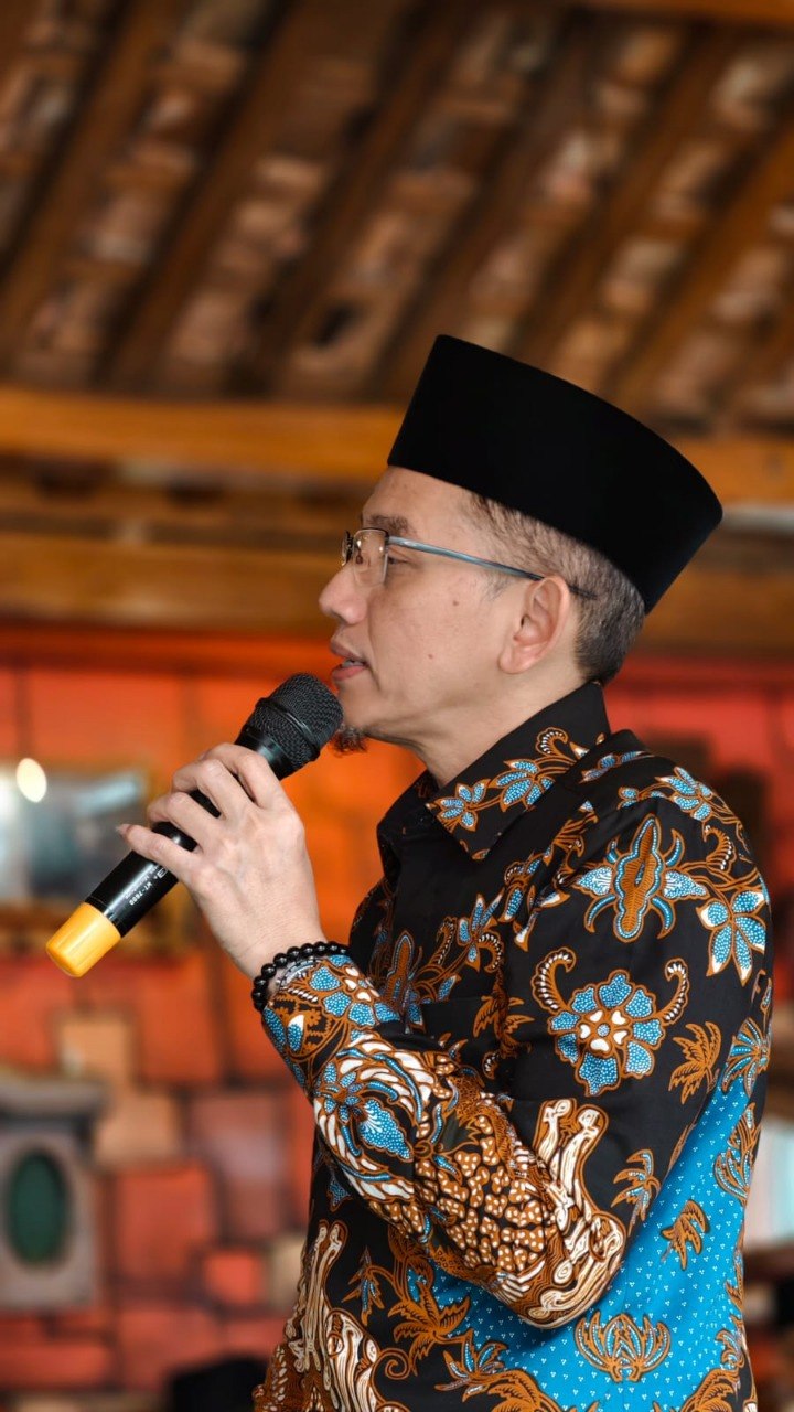Beasiswa Kip Kuliah. Senator DPD RI Salurkan Beasiswa KIP-Kuliah Untuk 14 Mahasiswa Asal Gunungkidul - foto pendukung-2