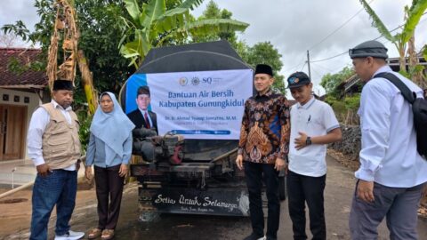 Beasiswa Kip Kuliah. Senator DPD RI Salurkan Beasiswa KIP-Kuliah Untuk 14 Mahasiswa Asal Gunungkidul - foto utama